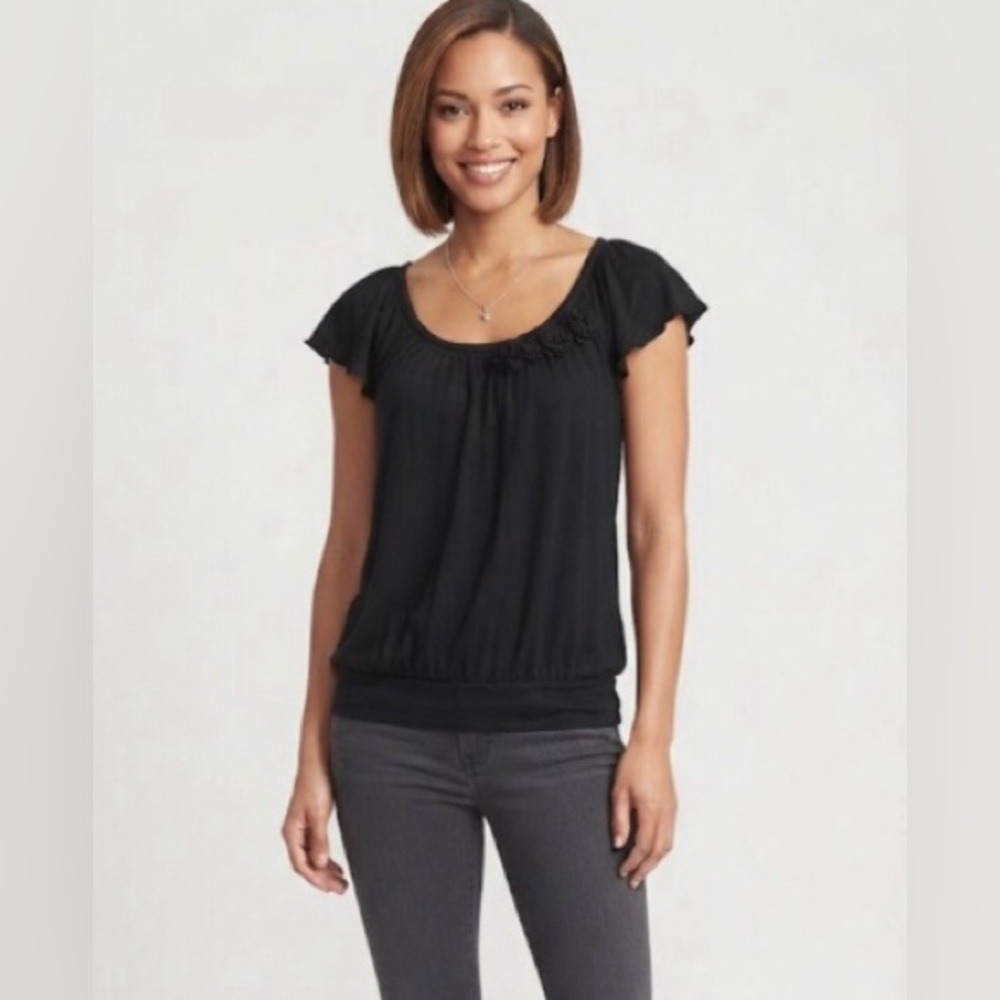 Max studio | black cute crew neck top | size M
